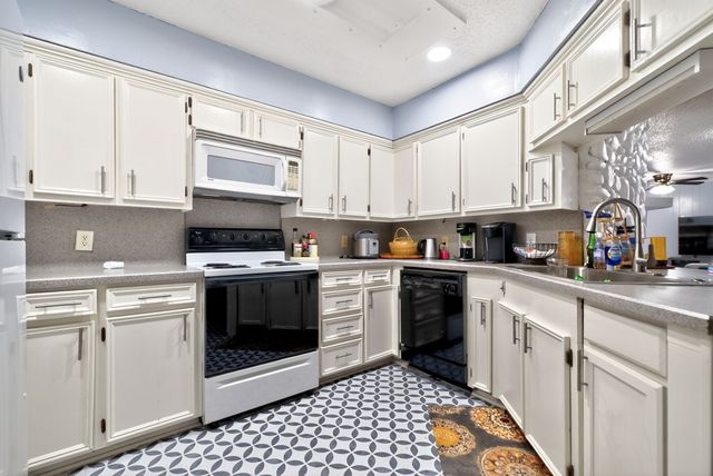132 Shady Shores Drive, Mabank, TX 75156