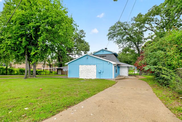 132 Shady Shores Drive, Mabank, TX 75156