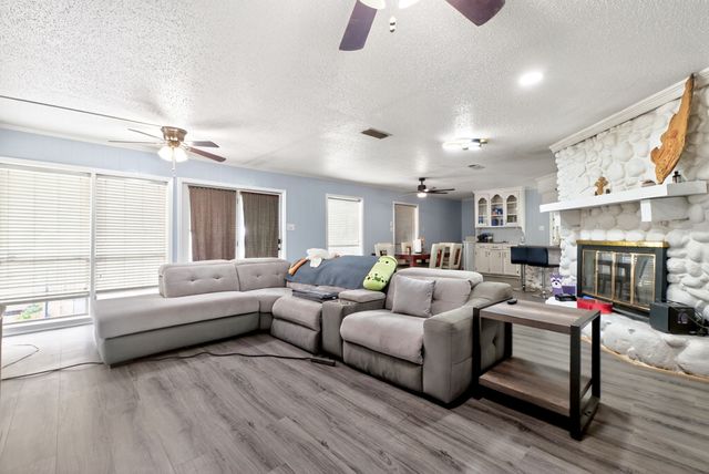 132 Shady Shores Drive, Mabank, TX 75156