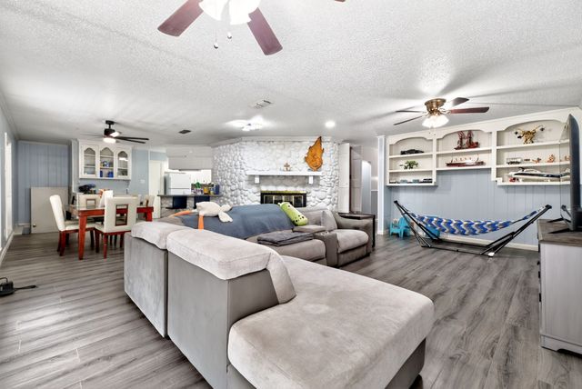 132 Shady Shores Drive, Mabank, TX 75156