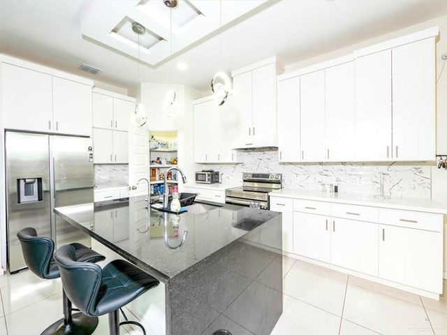 1410 E Encino Avenue, Pharr, TX 78577