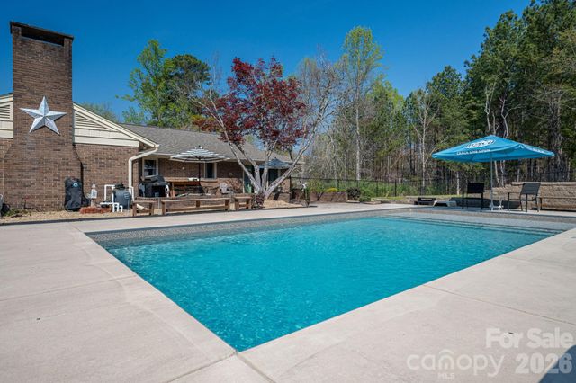 107 Lakeside Drive, Grover, NC 28073