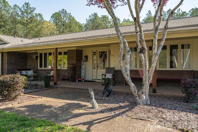 107 Lakeside Drive, Grover, NC 28073