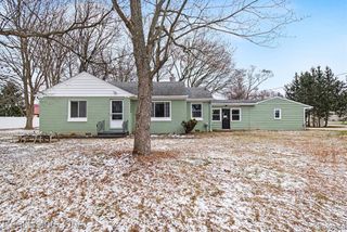 28730 Ranchwood Drive, Southfield, MI 48076