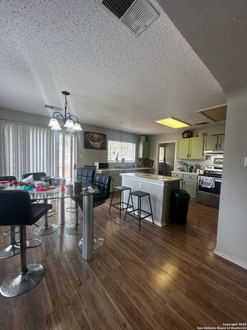 7711 Fairton, Converse, TX 78109