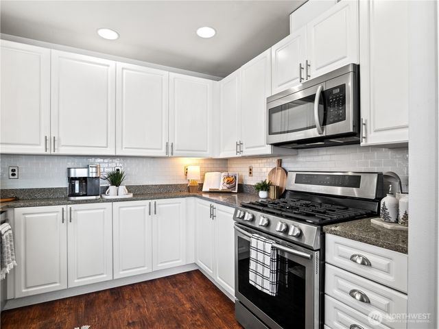 800 96th Avenue NE #H202, Lake Stevens, WA 98258