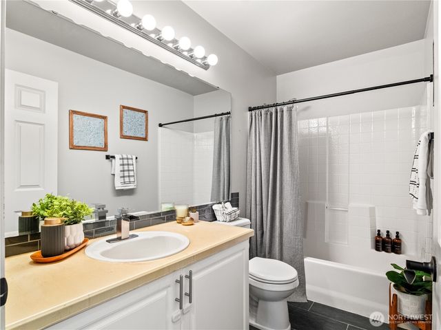 800 96th Avenue NE #H202, Lake Stevens, WA 98258