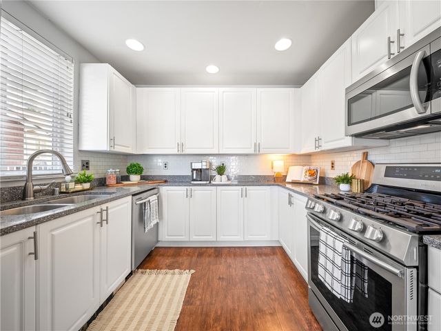 800 96th Avenue NE #H202, Lake Stevens, WA 98258