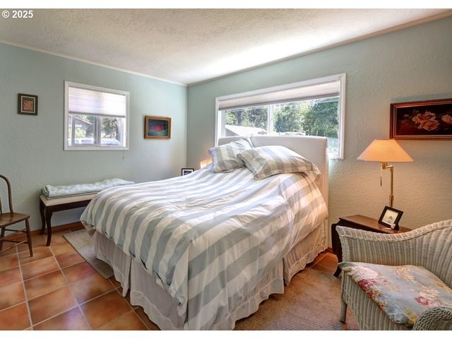 296 E JACKSON St, Cannon Beach, OR 97110