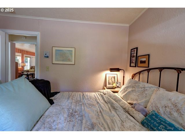 296 E JACKSON St, Cannon Beach, OR 97110