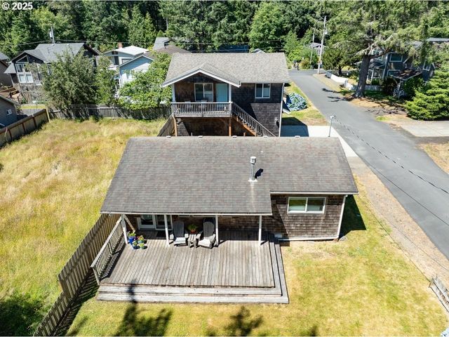 296 E JACKSON St, Cannon Beach, OR 97110