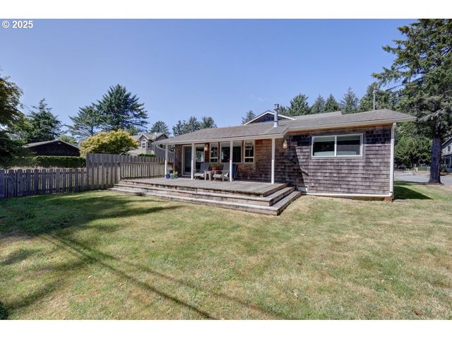 296 E JACKSON St, Cannon Beach, OR 97110