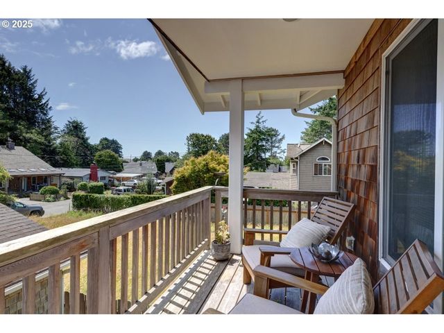 296 E JACKSON St, Cannon Beach, OR 97110