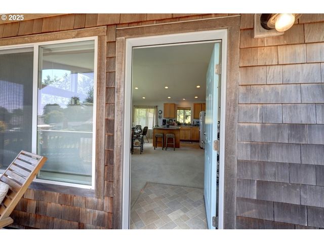 296 E JACKSON St, Cannon Beach, OR 97110