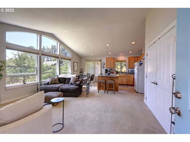 296 E JACKSON St, Cannon Beach, OR 97110