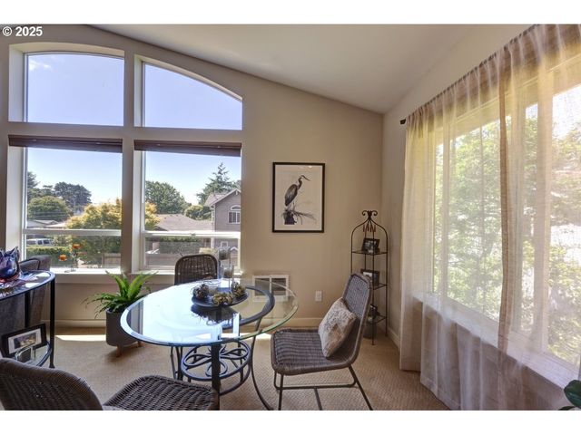 296 E JACKSON St, Cannon Beach, OR 97110