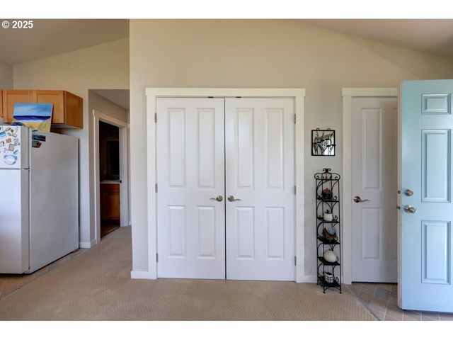 296 E JACKSON St, Cannon Beach, OR 97110