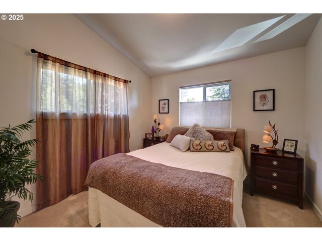 296 E JACKSON St, Cannon Beach, OR 97110