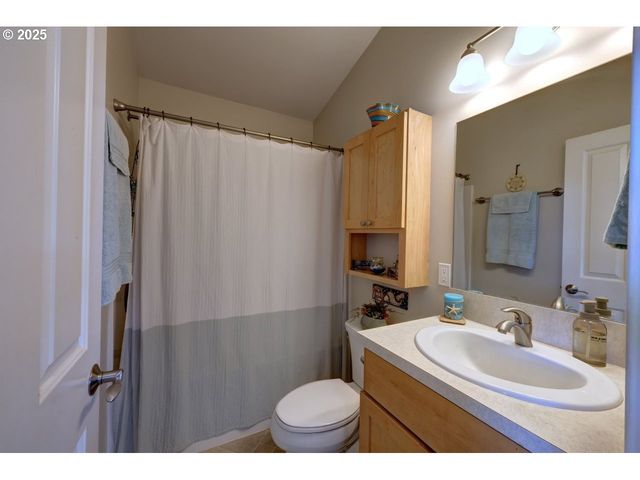 296 E JACKSON St, Cannon Beach, OR 97110