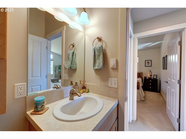 296 E JACKSON St, Cannon Beach, OR 97110