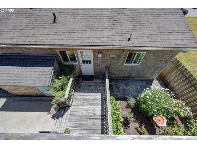 296 E JACKSON St, Cannon Beach, OR 97110