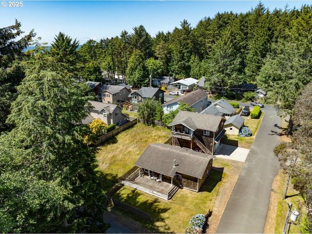 296 E JACKSON St, Cannon Beach, OR 97110
