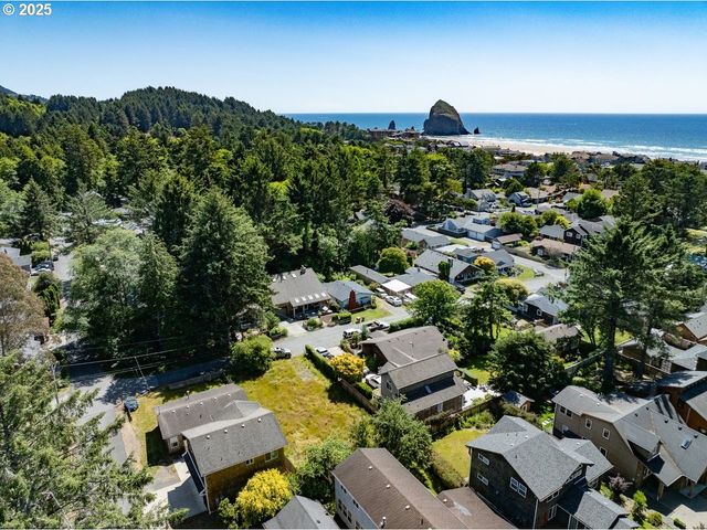 296 E JACKSON St, Cannon Beach, OR 97110
