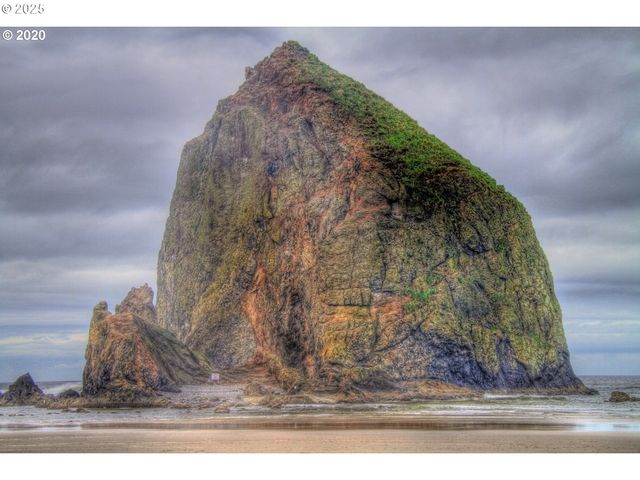 296 E JACKSON St, Cannon Beach, OR 97110