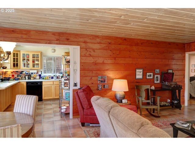 296 E JACKSON St, Cannon Beach, OR 97110