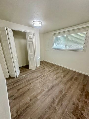 426 S 193rd Street, Des Moines, WA 98148