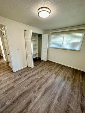 426 S 193rd Street, Des Moines, WA 98148