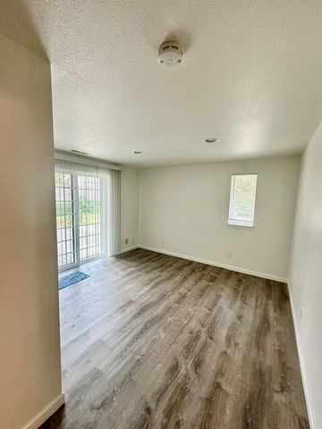 426 S 193rd Street, Des Moines, WA 98148
