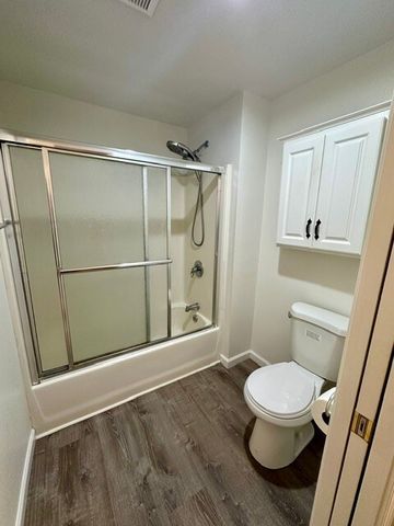 426 S 193rd Street, Des Moines, WA 98148