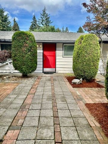 426 S 193rd Street, Des Moines, WA 98148