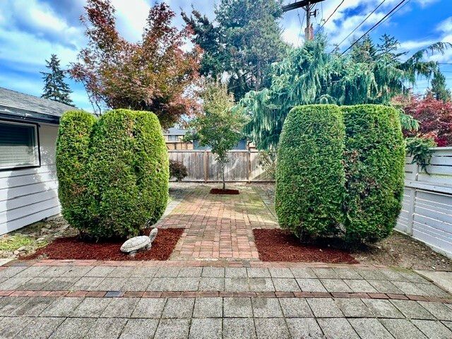 426 S 193rd Street, Des Moines, WA 98148