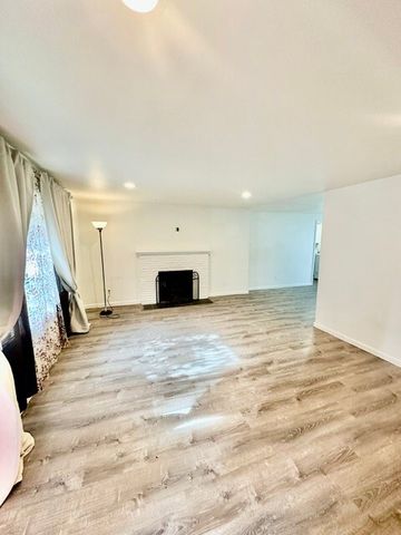 426 S 193rd Street, Des Moines, WA 98148