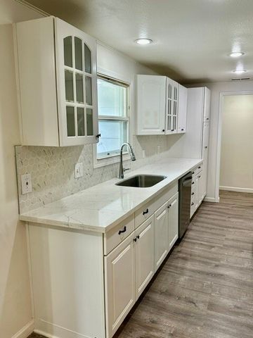 426 S 193rd Street, Des Moines, WA 98148