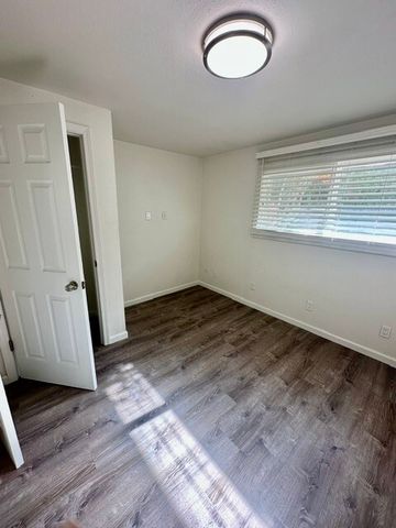 426 S 193rd Street, Des Moines, WA 98148