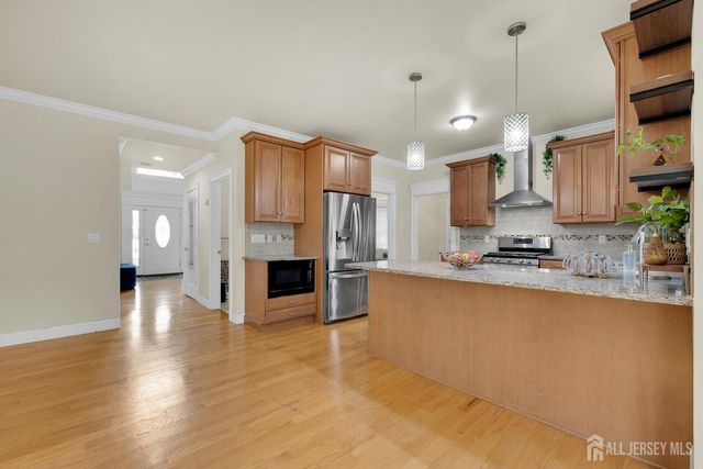 11 Goodrich Street, Iselin, NJ 08830