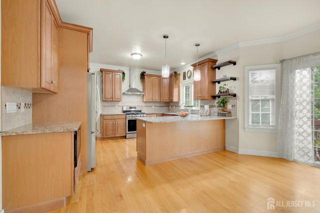 11 Goodrich Street, Iselin, NJ 08830