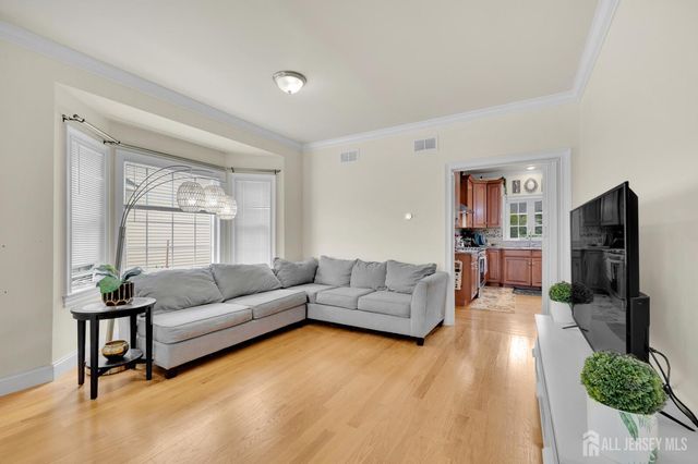 11 Goodrich Street, Iselin, NJ 08830