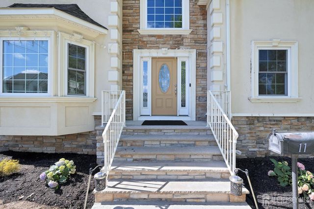 11 Goodrich Street, Iselin, NJ 08830