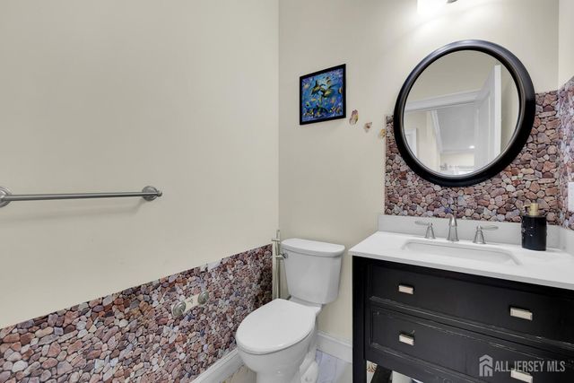 11 Goodrich Street, Iselin, NJ 08830