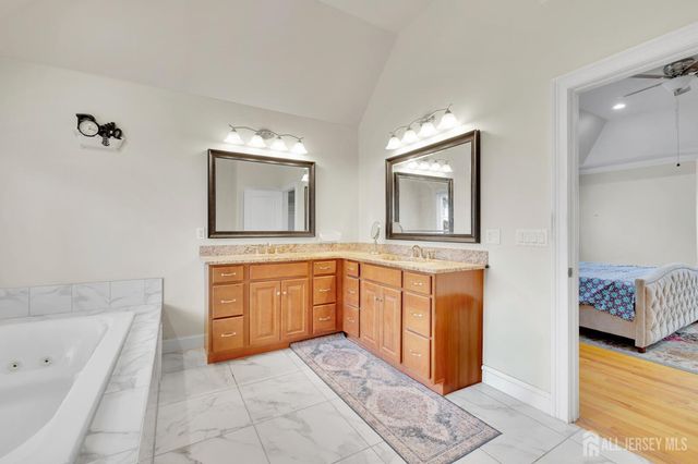 11 Goodrich Street, Iselin, NJ 08830