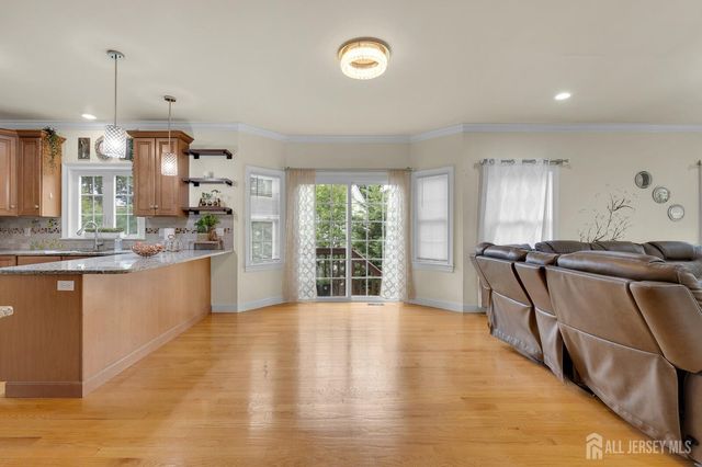 11 Goodrich Street, Iselin, NJ 08830