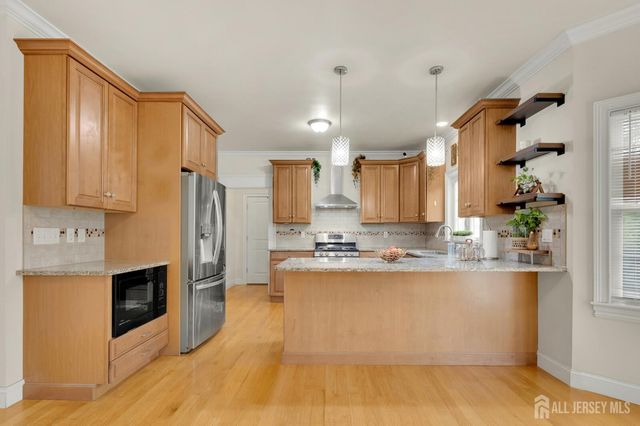 11 Goodrich Street, Iselin, NJ 08830