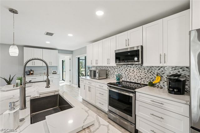 8338 Lagoon RD, Fort Myers Beach, FL 33931