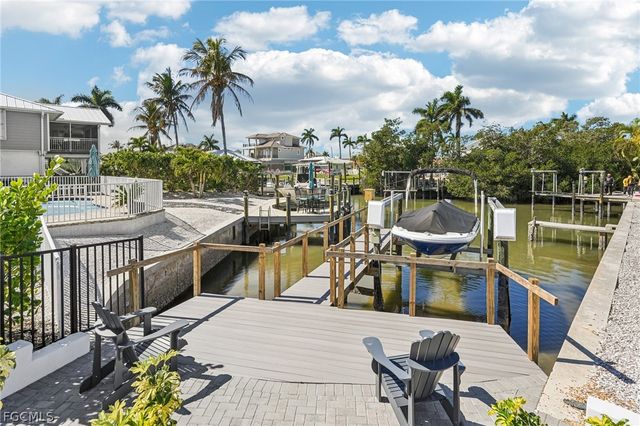 8338 Lagoon RD, Fort Myers Beach, FL 33931