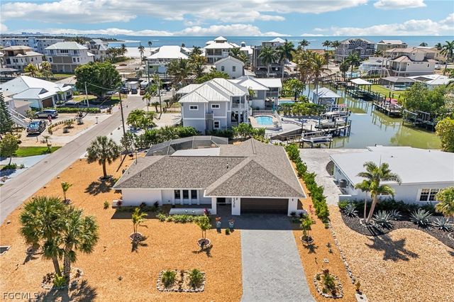 8338 Lagoon RD, Fort Myers Beach, FL 33931