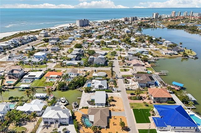 8338 Lagoon RD, Fort Myers Beach, FL 33931